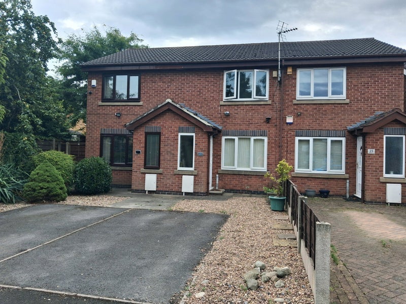 Room Thorngrove Avenue in Manchester