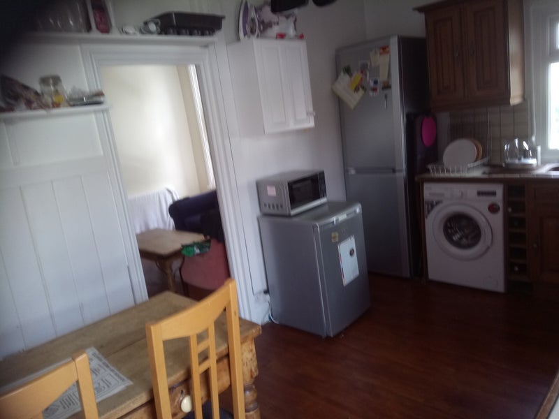 Room Wood Lane in Greater London
