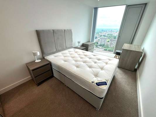 Flat Hunts Bank in Manchester