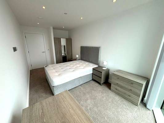 Flat Hunts Bank in Manchester