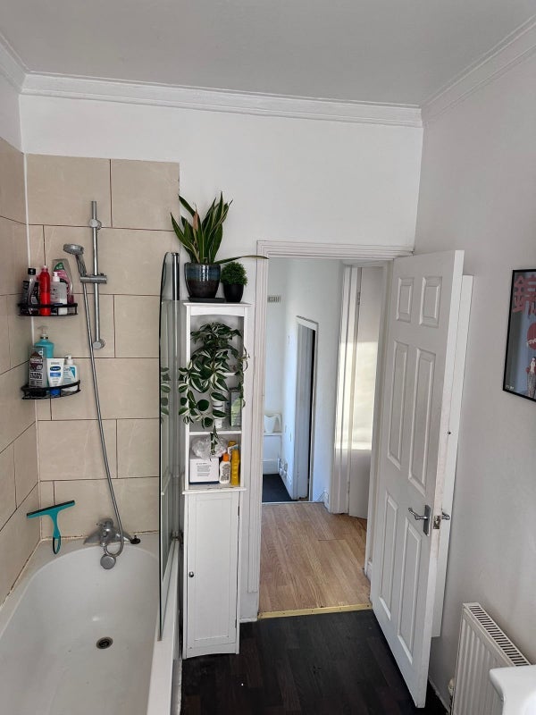 Room Wandsworth Road in Greater London