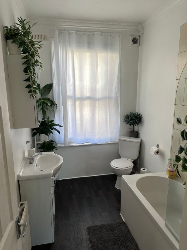 Room Wandsworth Road in Greater London