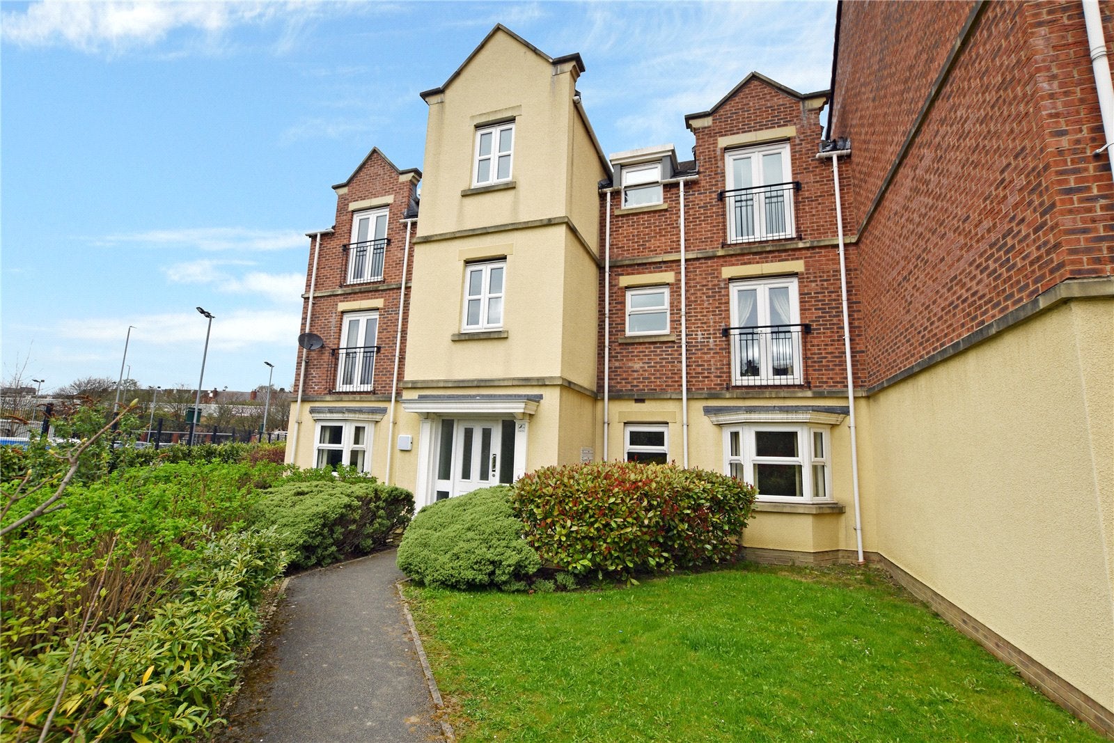 Flat Whitehall Drive in Leeds