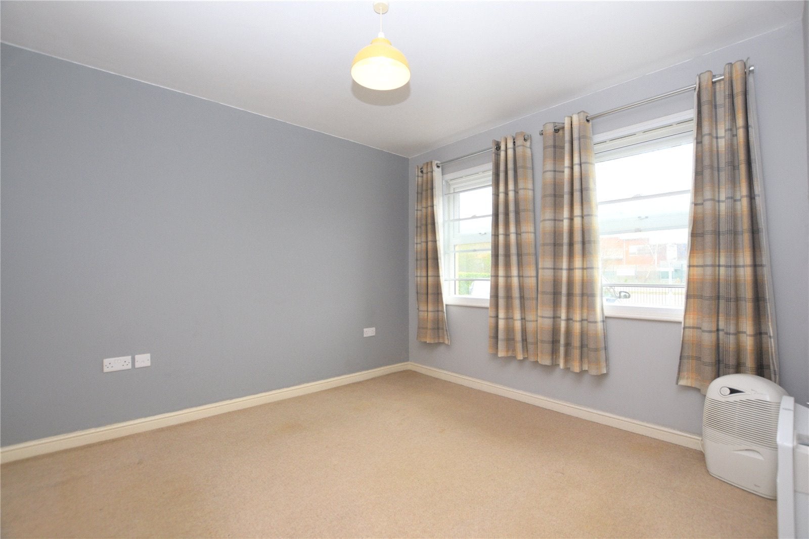 Flat Whitehall Drive in Leeds