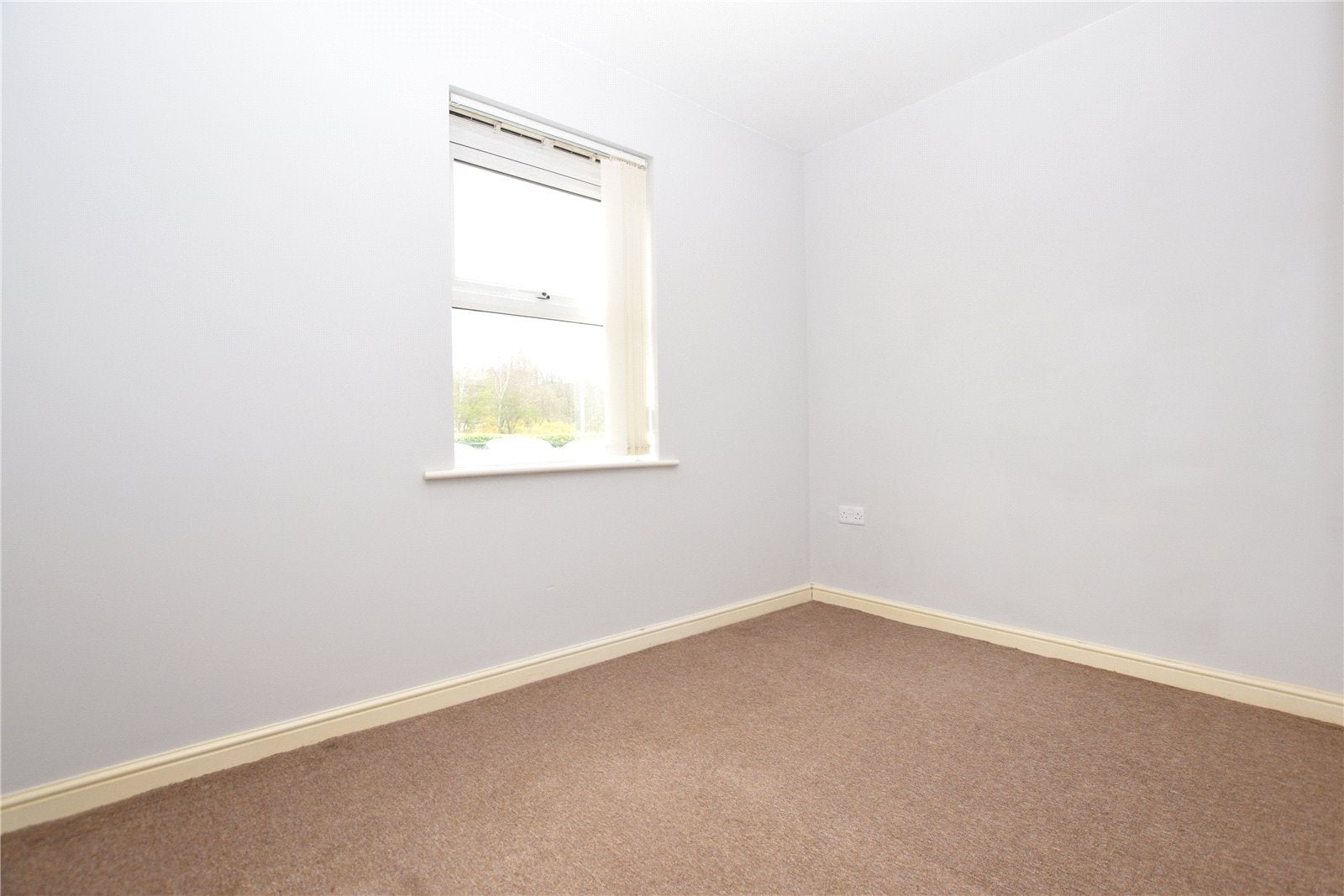 Flat Whitehall Drive in Leeds