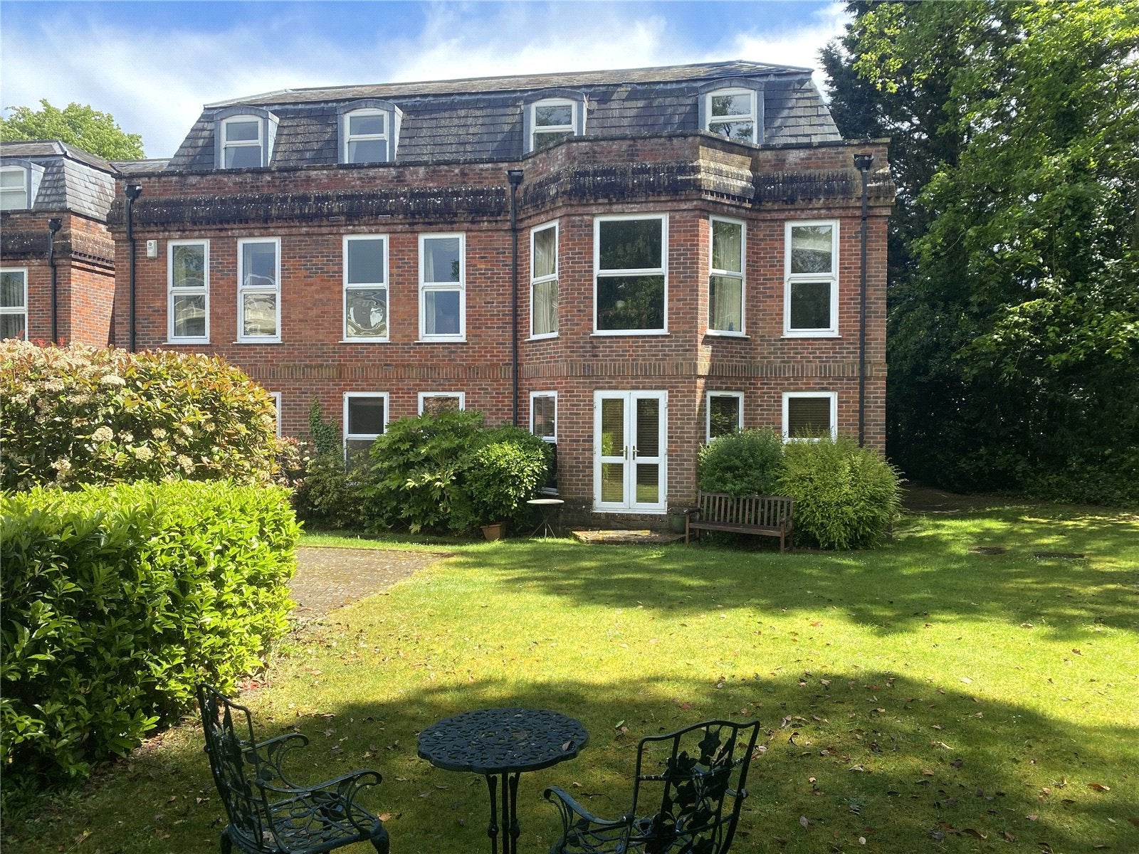 Flat Burfield Road in Old Windsor