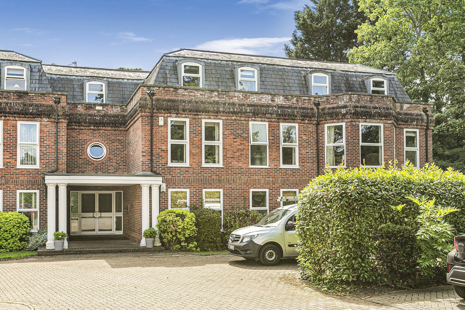 Flat Burfield Road in Old Windsor