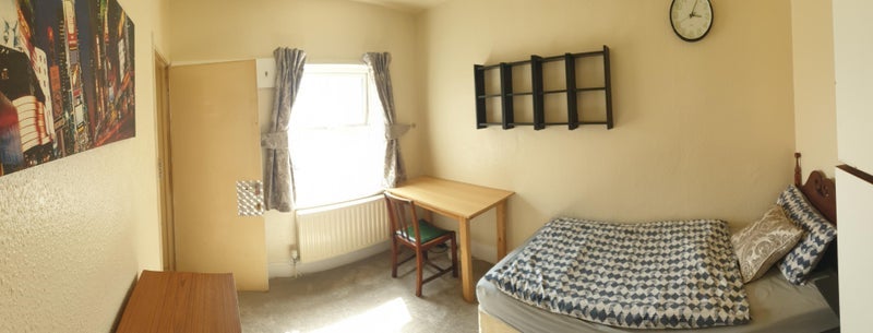 Room Avenue Road in Rugby