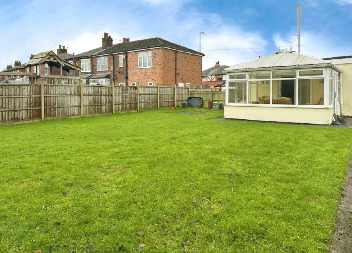 House Nel Pan Lane in Leigh