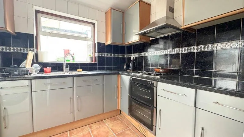 Room Conway Road in Greater London