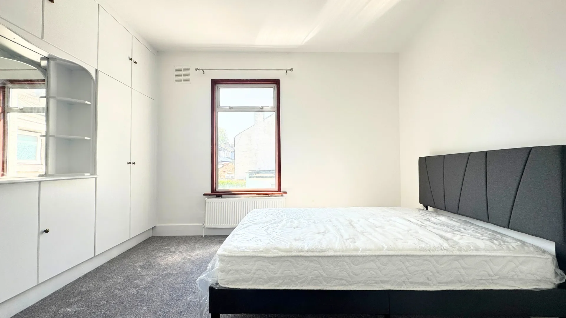 Room Conway Road in Greater London