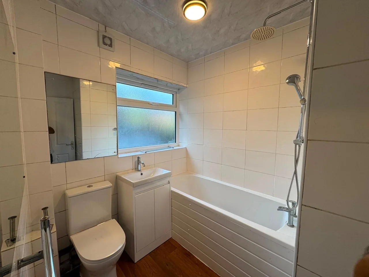 Flat New Court in Greater London