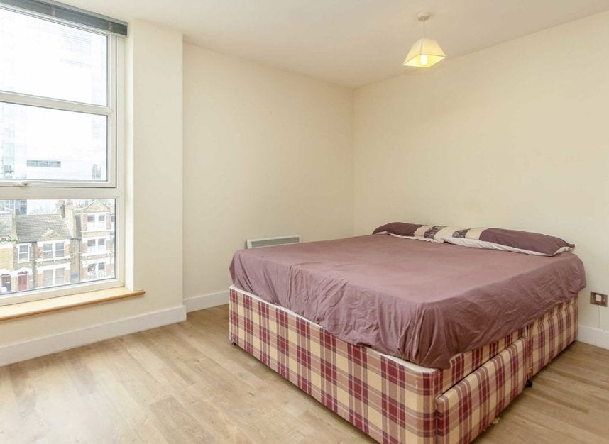 Flat Manchester Road in Greater London