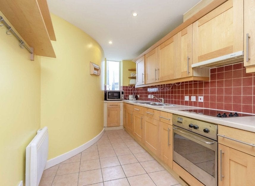 Flat Manchester Road in Greater London
