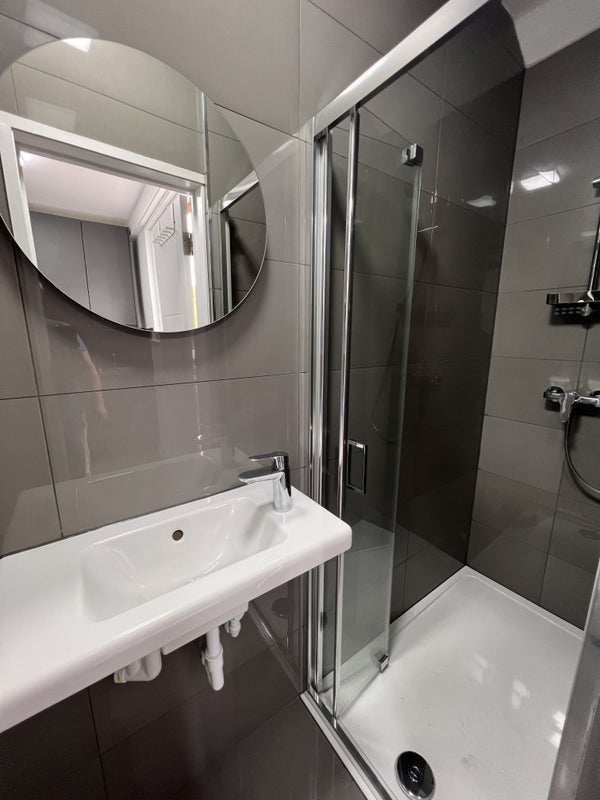 Flat Ormiston Grove in Greater London