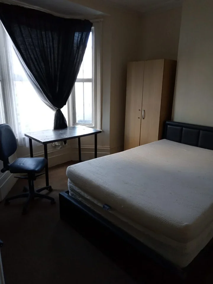 Flat Albert Square in Greater London
