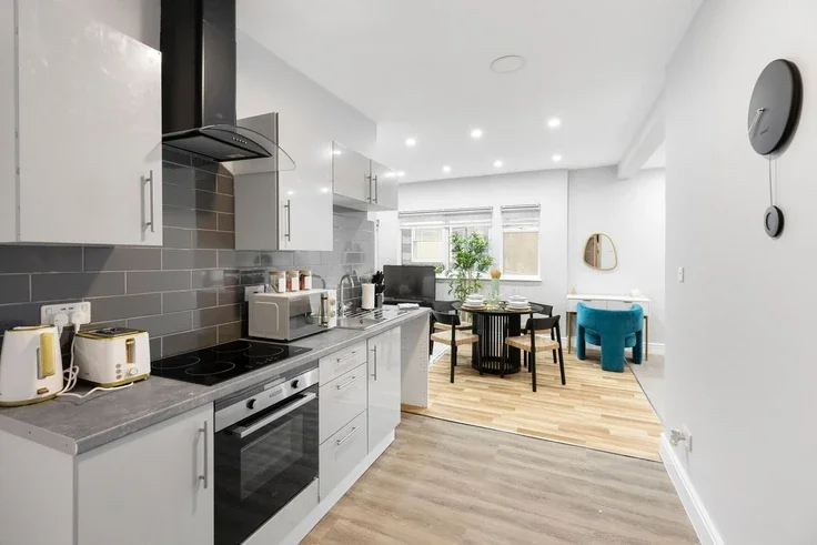 Flat Simrose Court in Greater London