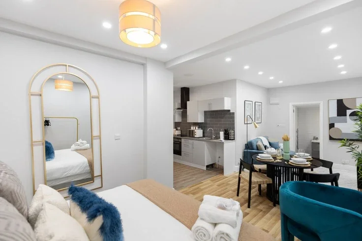 Flat Simrose Court in Greater London