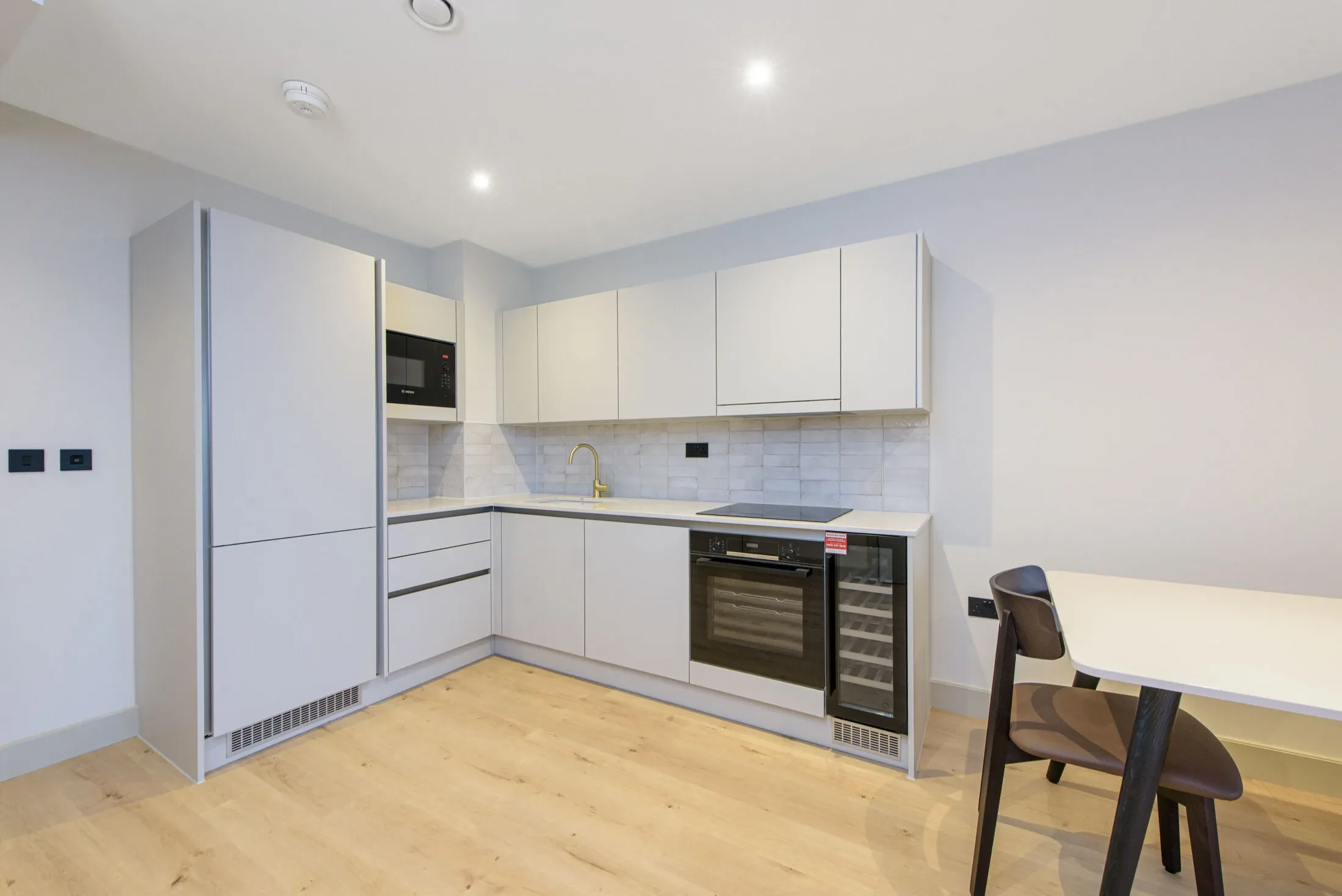 Flat Commander Avenue in Greater London