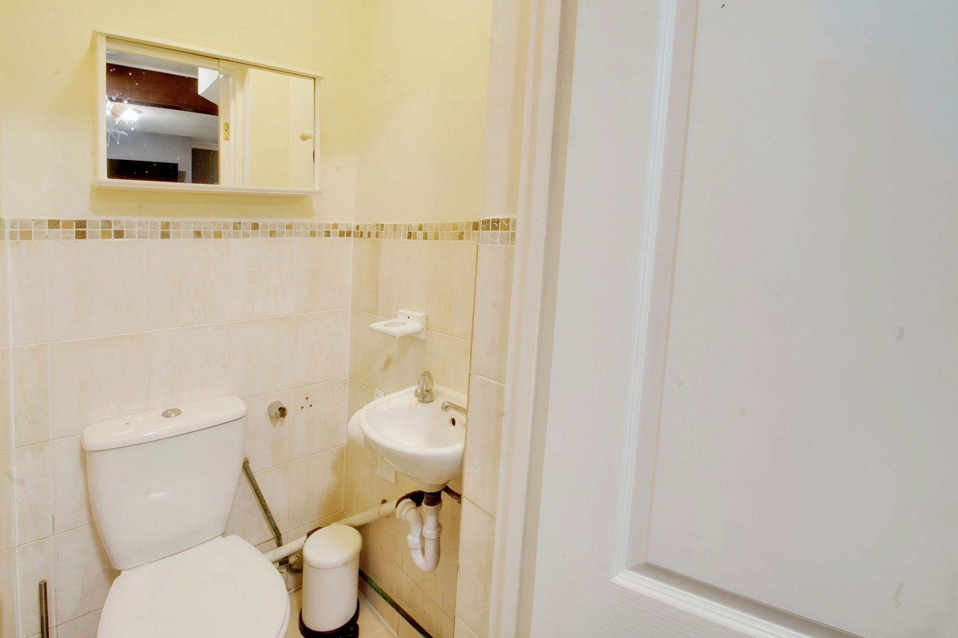 Room Willow Tree Close in Greater London
