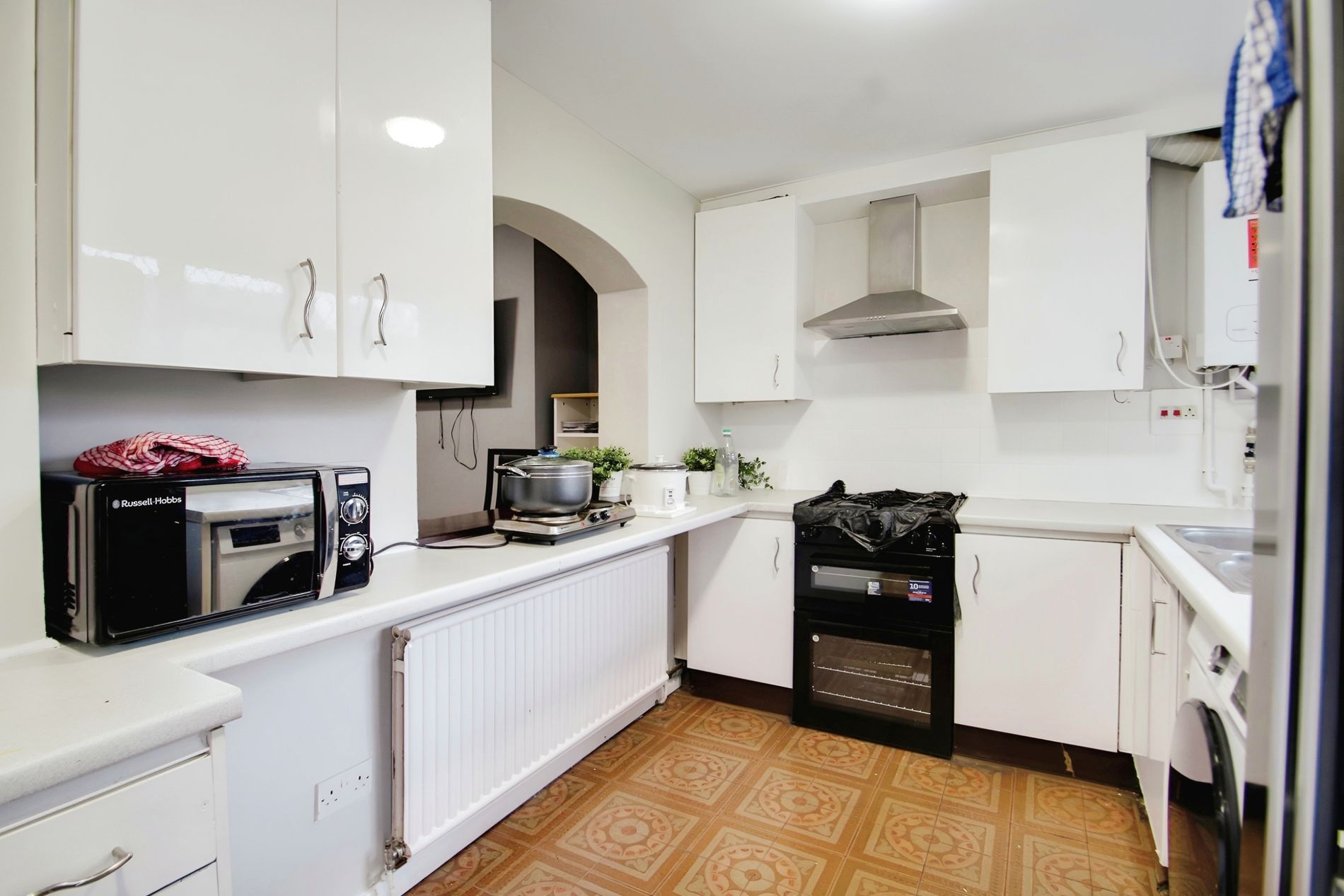 Room Willow Tree Close in Greater London