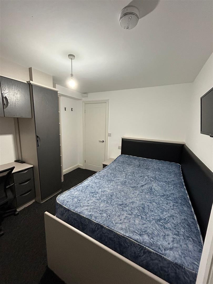 Room Irving Road in Coventry