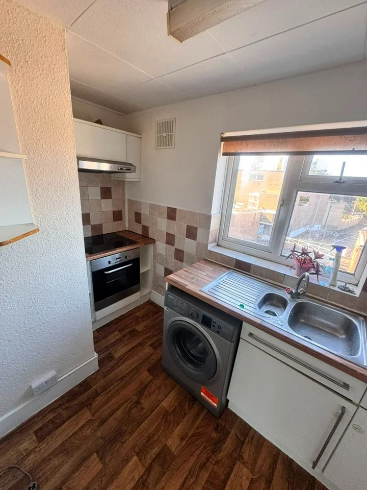Flat Fairfield Road in Greater London