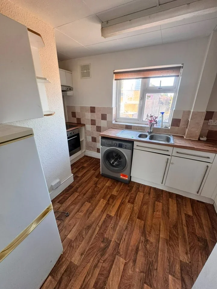 Flat Fairfield Road in Greater London