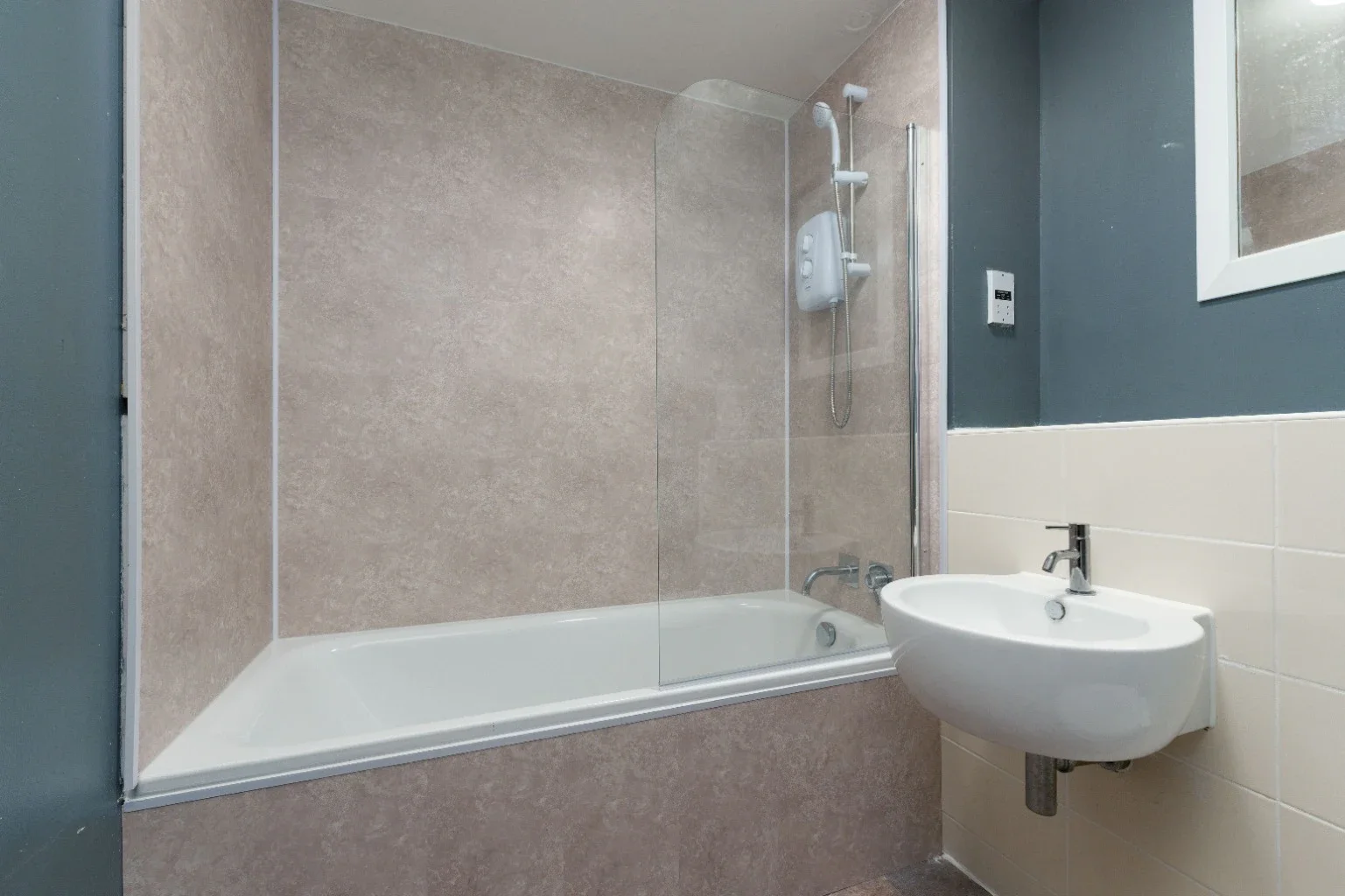 Flat East Pilton Farm Crescent in City of Edinburgh
