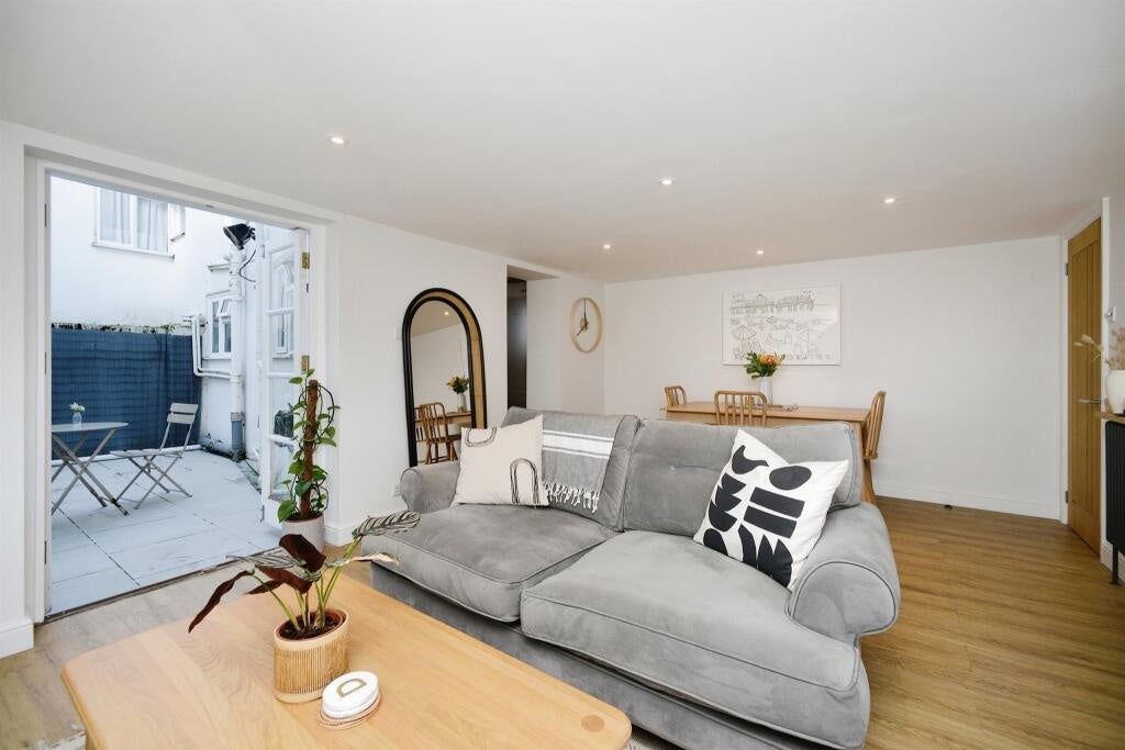 Flat Devonshire Place in Brighton