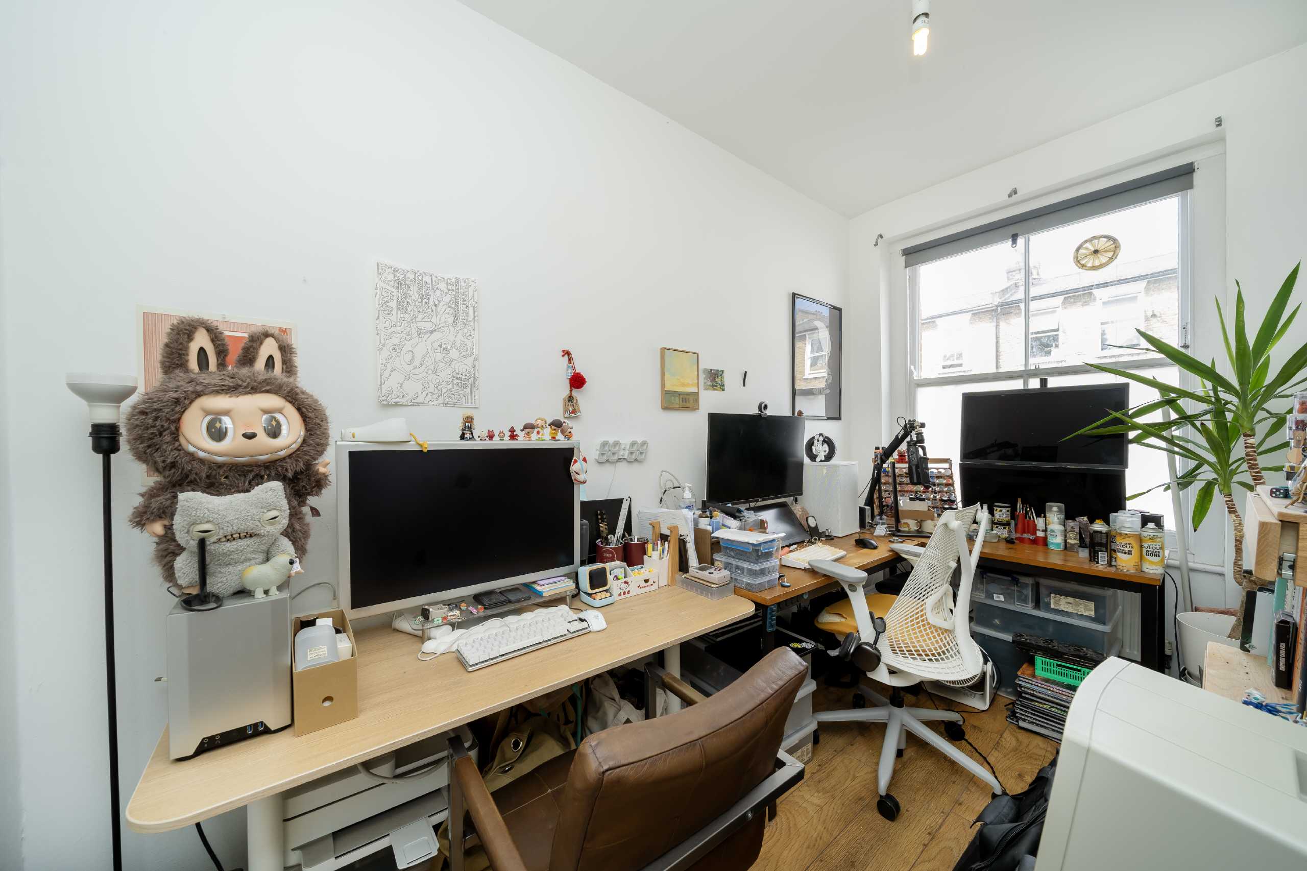 Flat Hargrave Road in Greater London