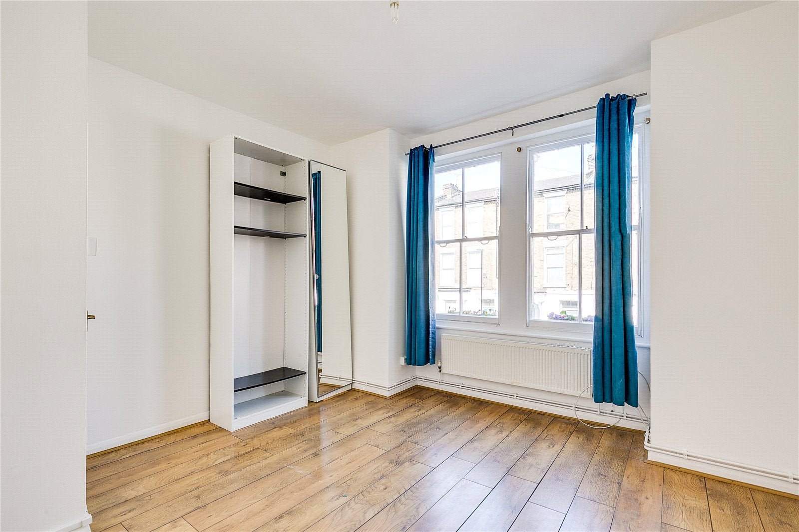 Flat Hargrave Road in Greater London