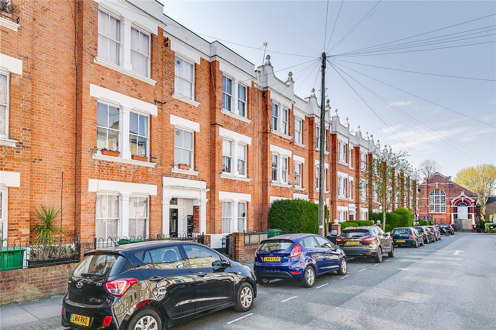 Flat Hargrave Road in Greater London