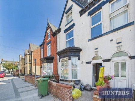 Flat Saint George's Avenue in Bridlington