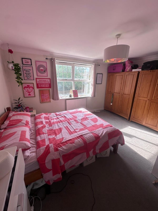Room Bedford Road in Greater London