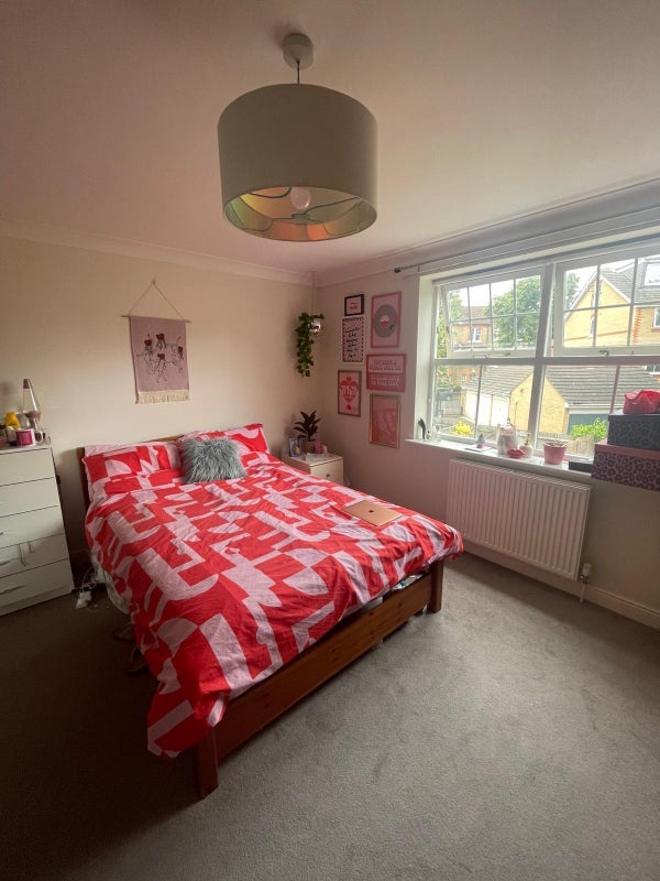 Room Bedford Road in Greater London