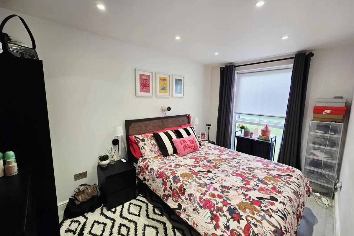 Flat Trinity Street in Greater London