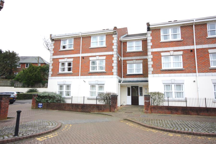 Flat St. Luke's Square in Guildford