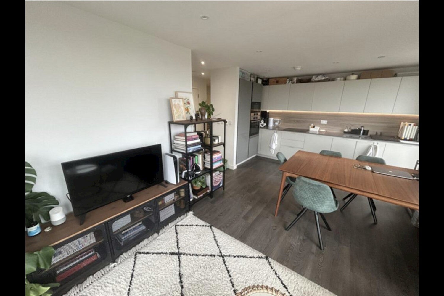 Flat Newnton Close in Greater London