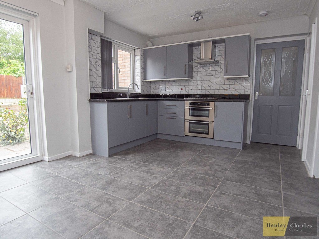 House Walcot Drive in Sandwell