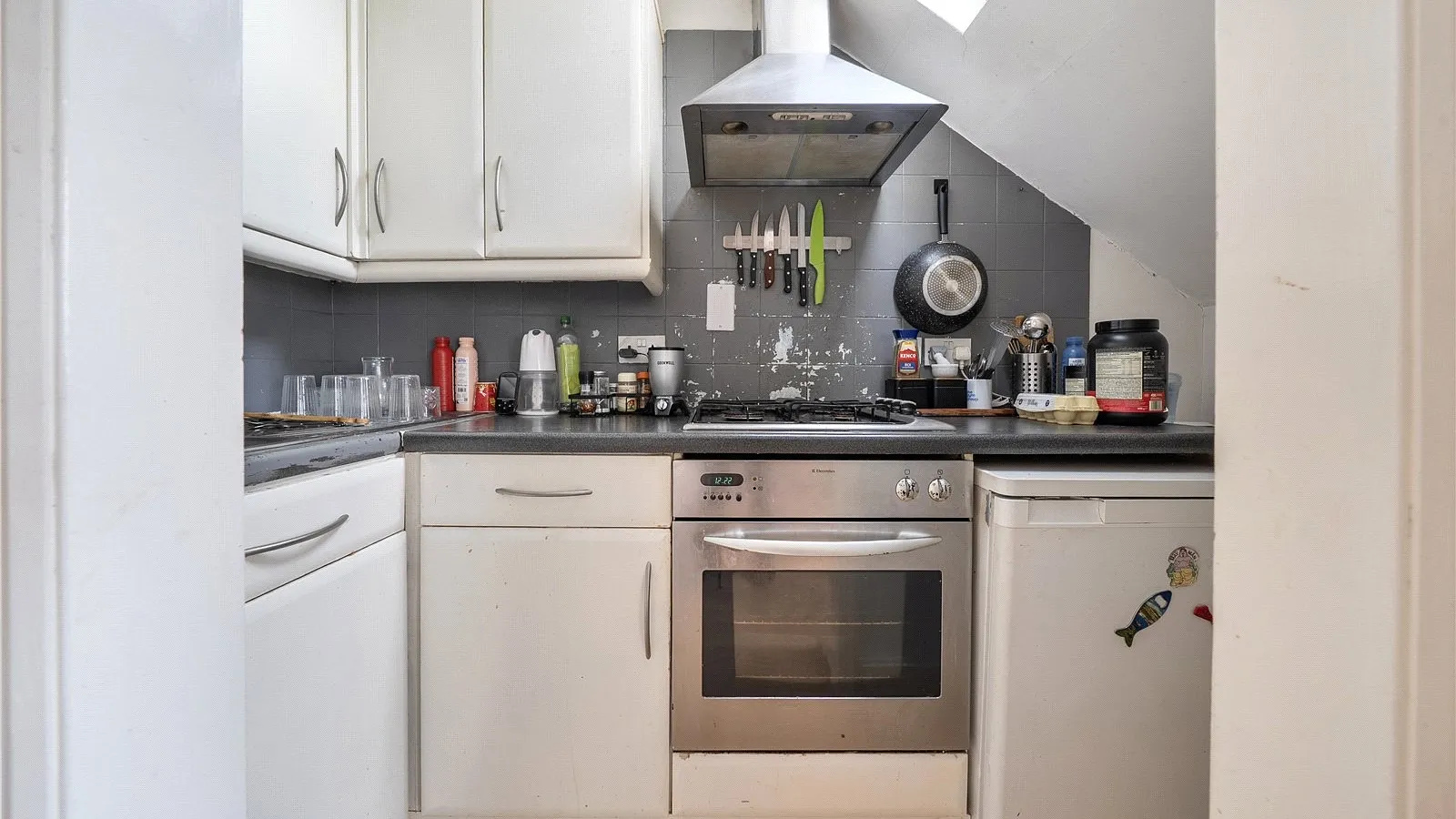 Flat Glebe Road in Greater London