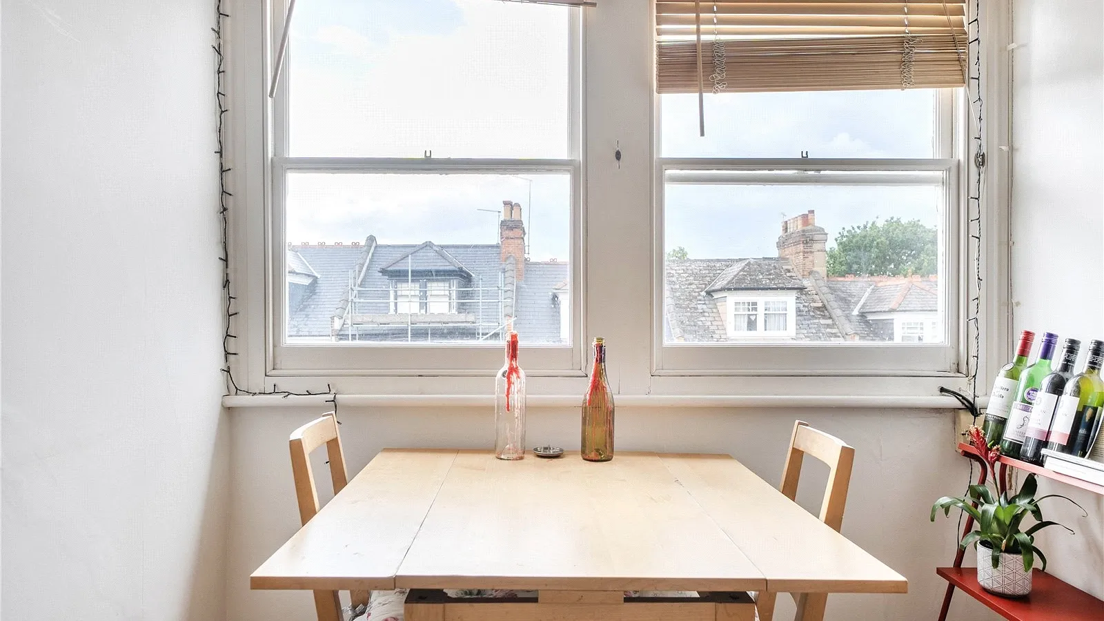 Flat Glebe Road in Greater London