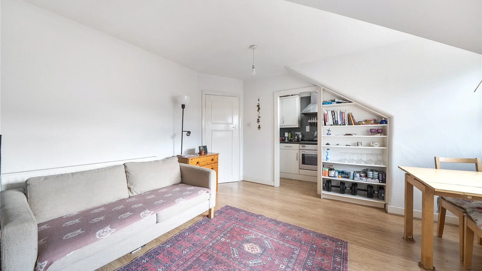 Flat Glebe Road in Greater London