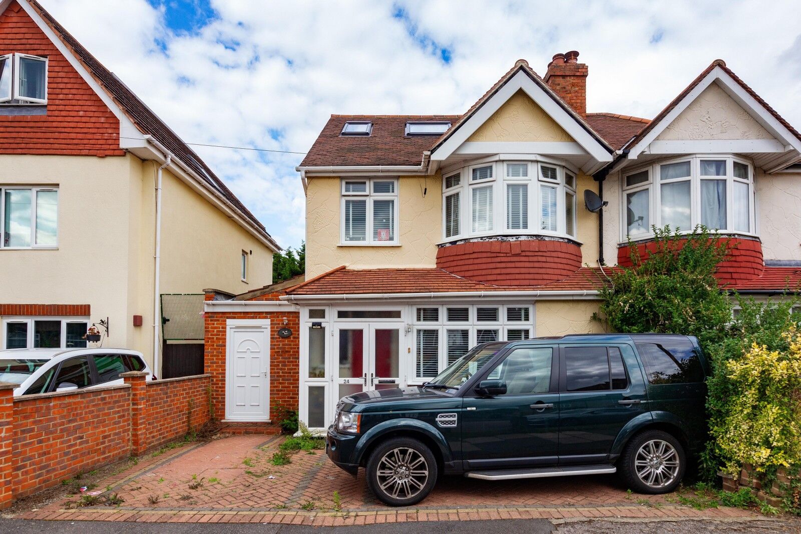 House Florence Avenue in Greater London