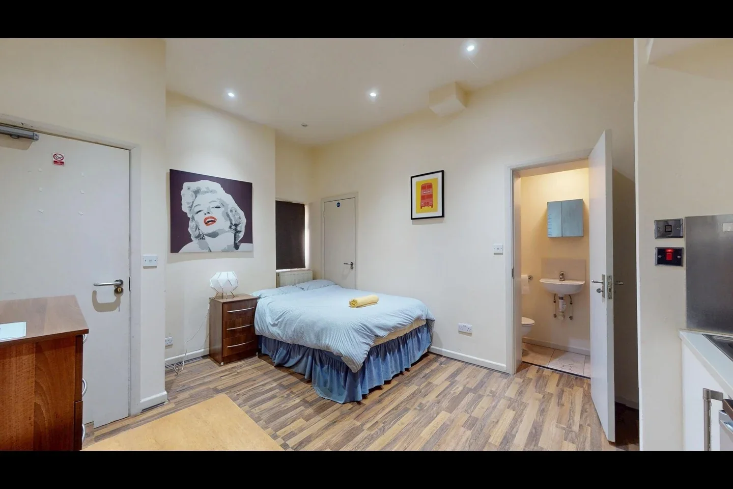 Flat Aylestone Avenue in Greater London