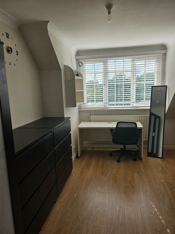 Flat Harrowdene Road in London