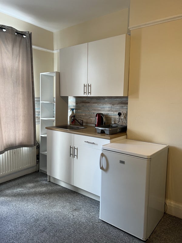 Room Streatham High Road in Greater London
