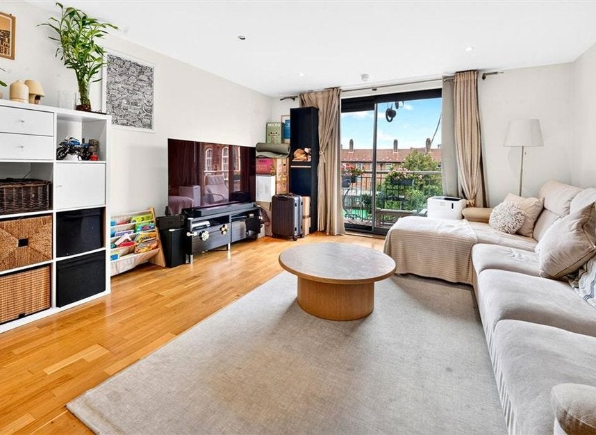Flat Lant Street in Greater London