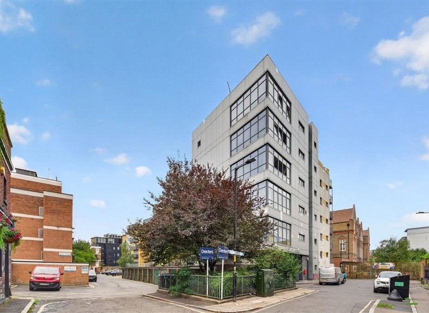 Flat Lant Street in Greater London