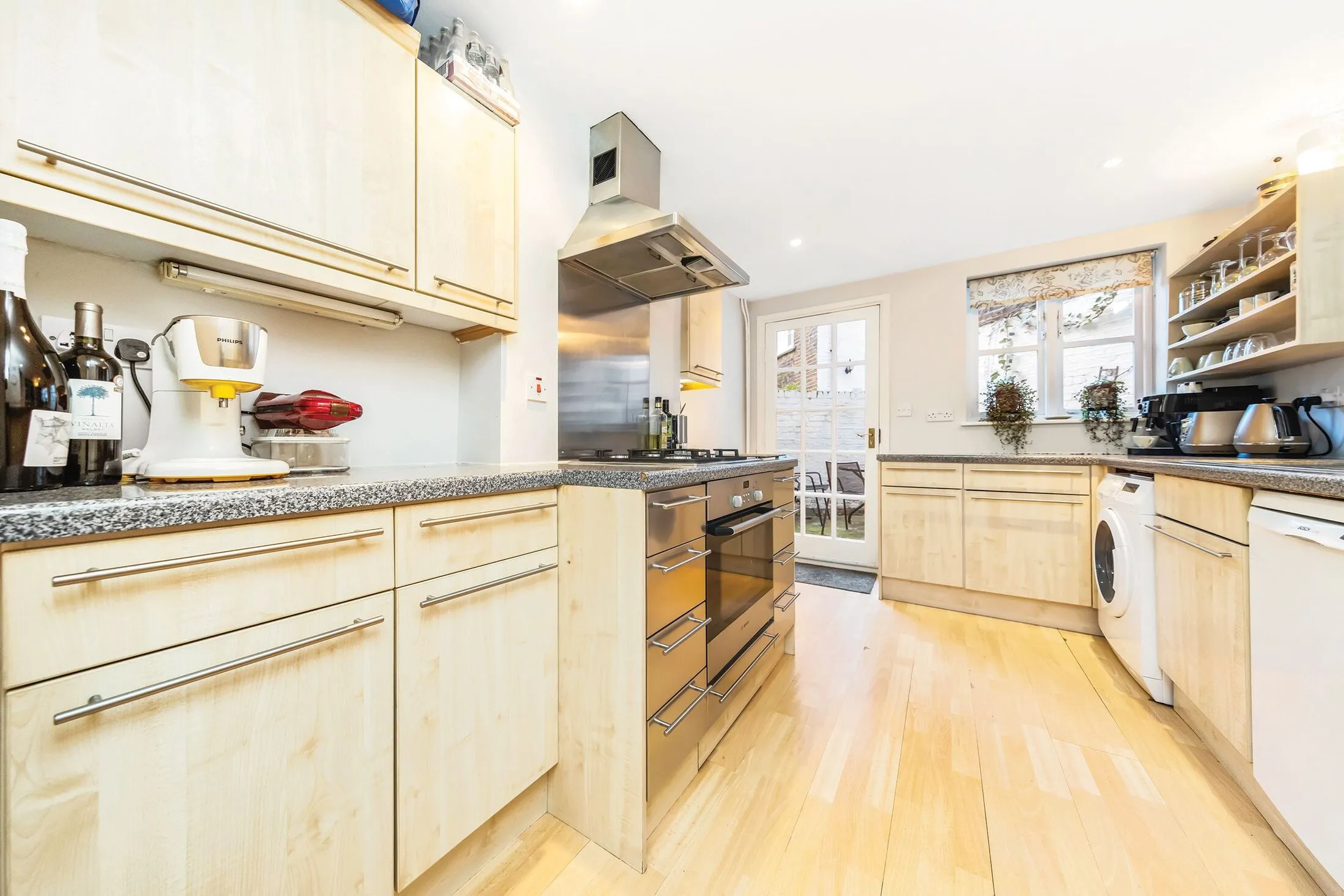 Flat Sutherland Street in City of Westminster